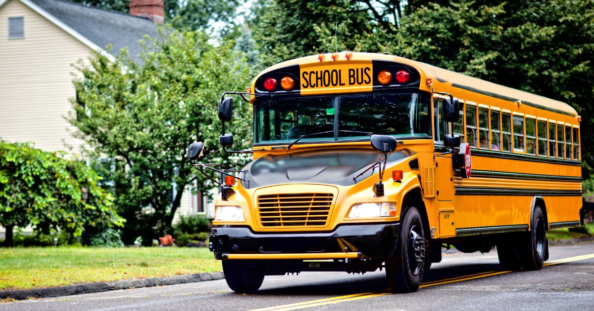 elementary-kids-jump-to-front-of-moving-bus-when-driver-collapses