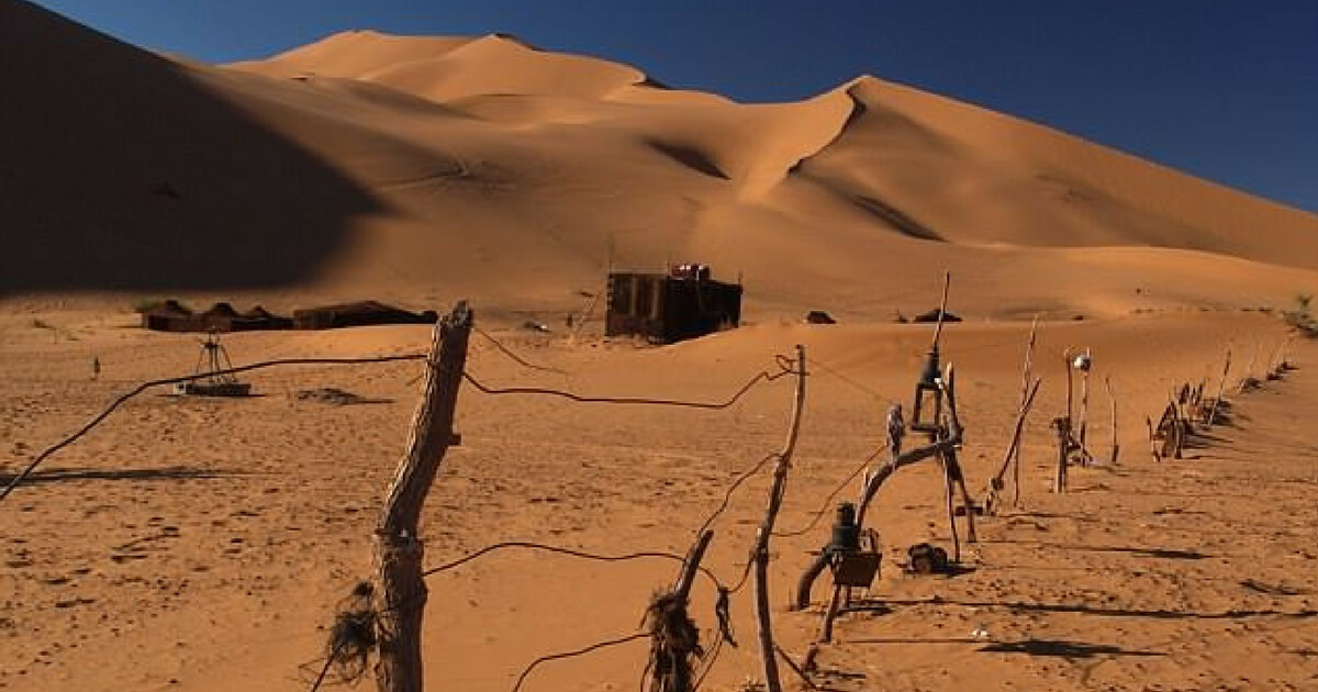 Big desert. Большой брат пустыня. Sahara border.