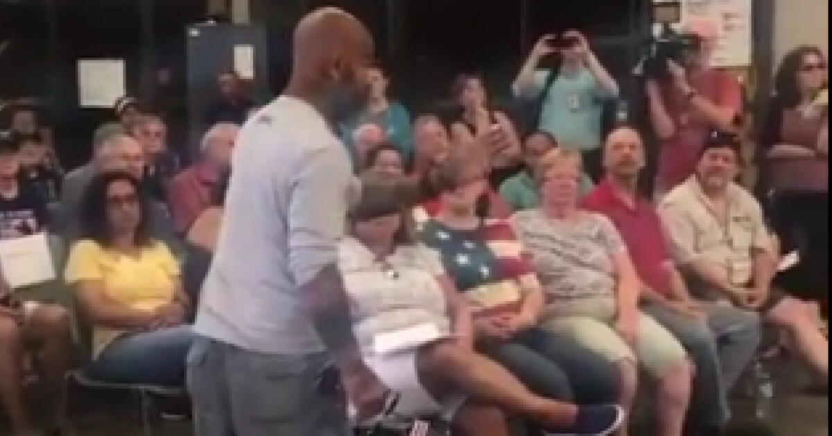 A veteran stands up and tells kneeling councilwoman how he feels about her actions.