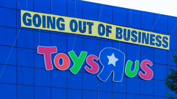 toys r us opening again 2019