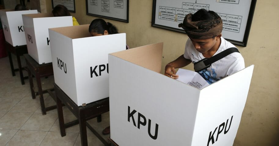 Indonesian Voters Deciding Between Moderate And Ex-general