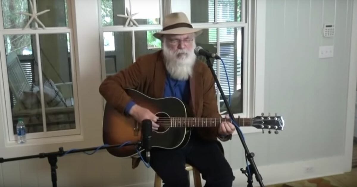 Singer-songwriter David Olney died during a live performance on Saturday.