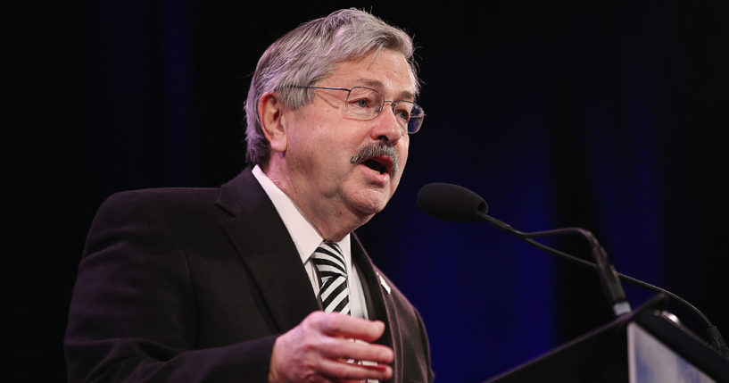 Iowa Governor Terry Branstad speaks to guests at the Iowa Freedom Summit on January 24, 2015 in Des Moines, Iowa.