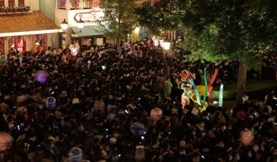 Crowds wait to receive a coronavirus test so they can leave Shanghai Disneyland on Sunday.