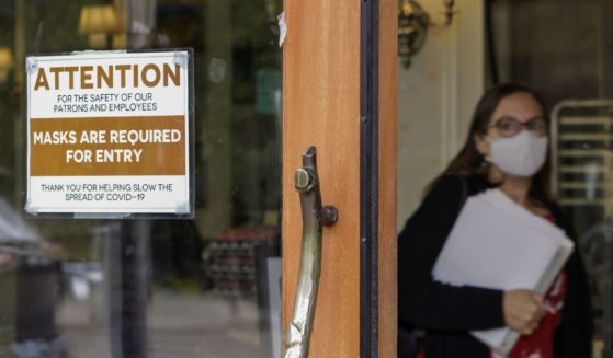 A sign reminds customers that they must wear masks to enter a bakery in Lake Oswego, Oregon, on May 21.