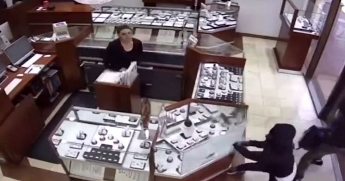 CCTV footage from the Princess Bride Diamonds jewelry store shows the moment thieves entered the store in an attempted smash-and-grab robbery. Workers, some of whom were the children of the store owners, were able to fight off the would-be criminals.