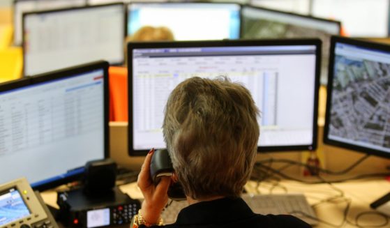 A Romanian emergency operator has a conversation with a distressed caller.