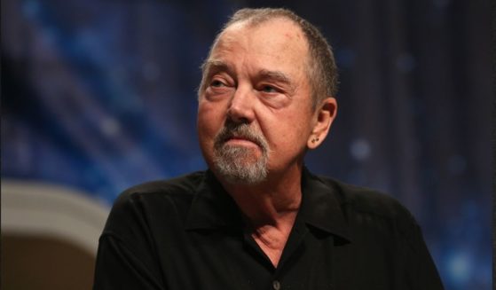 Actor Gregory Itzin, seen at a Star Trek convention in 2016, has died.