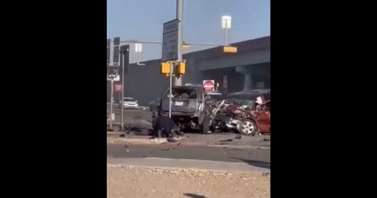 There was a car crash near the Ysleta port of entry in El Paso, Texas.