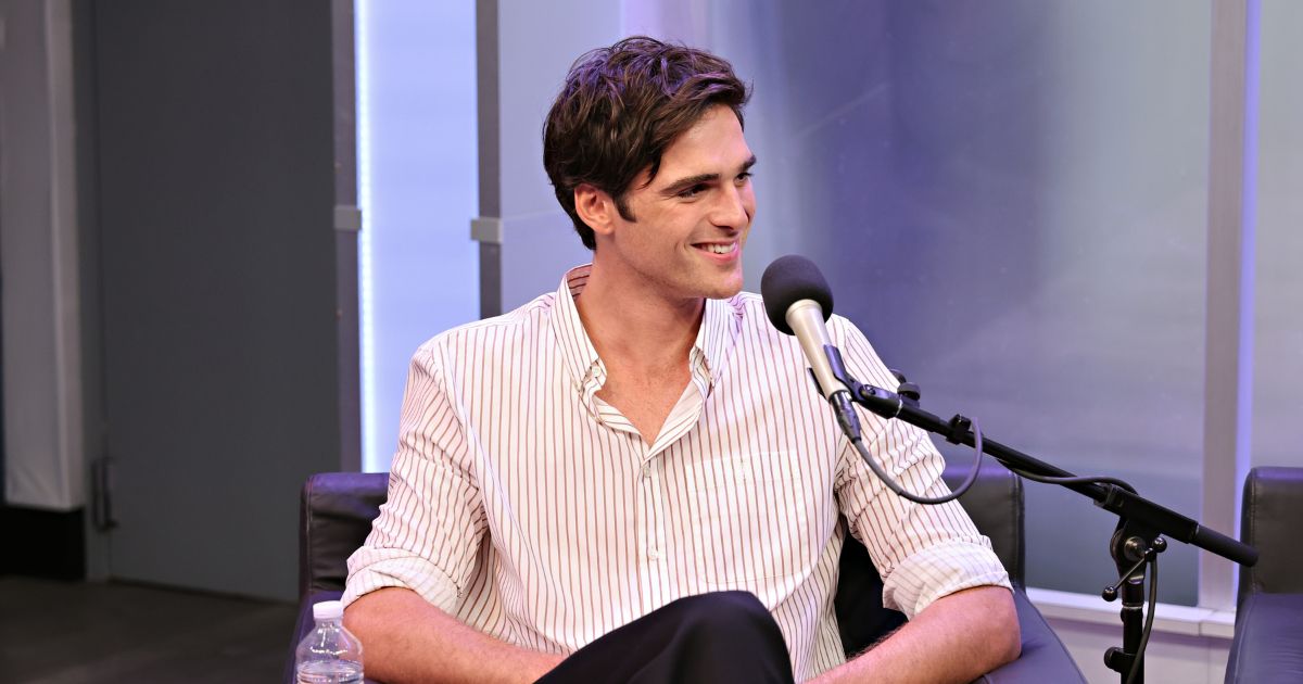 Jacob Elordi takes part in SiriusXM's Town Hall with the cast of 'Priscilla' hosted by Andy Cohen at SiriusXM Studios on October 6, 2023 in New York City.