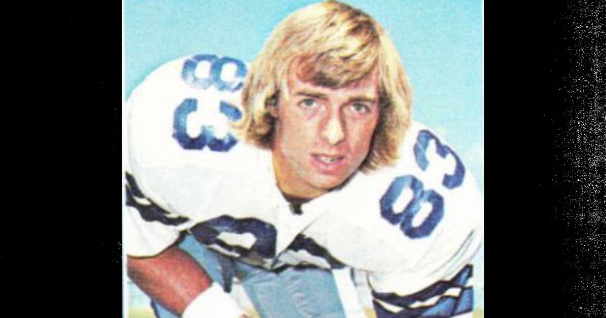 Former football star John "Golden" Richards died Friday, according to news reports.