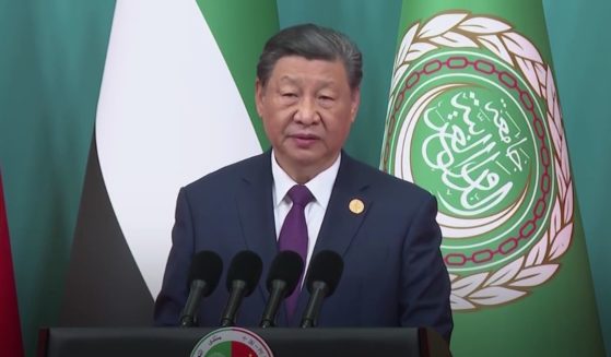 Xi Jinping speaking to Arab leaders