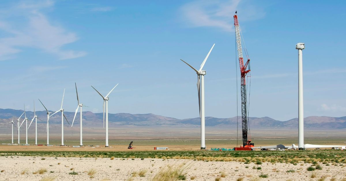 Seaside Residents Shocked as Houses Shake, Misled by Wind Turbine Appearance