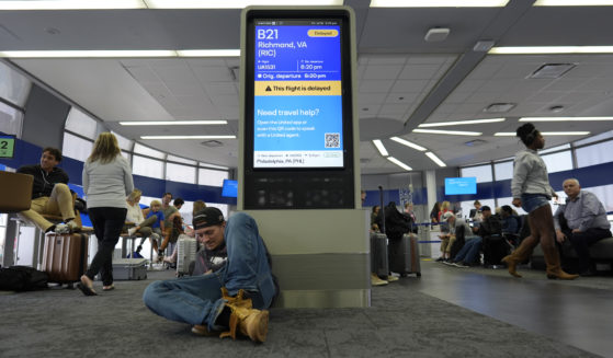 Travelers delayed by Friday's internet outage wait it out in Chicago's O'Hare International Aiport. (Travelers delayed by Friday's internet outage wait it out in Chicago's O'Hare International Aiport.