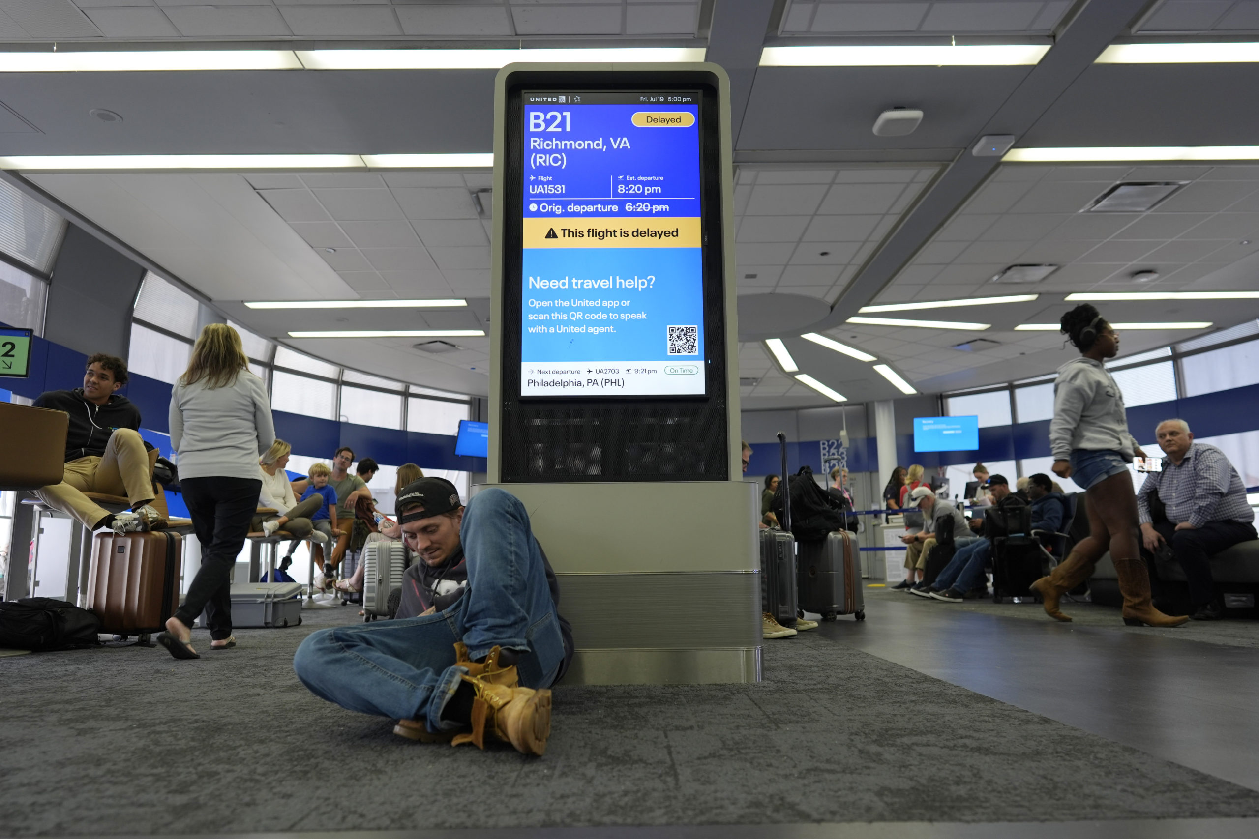 Travelers delayed by Friday's internet outage wait it out in Chicago's O'Hare International Aiport. (Travelers delayed by Friday's internet outage wait it out in Chicago's O'Hare International Aiport.