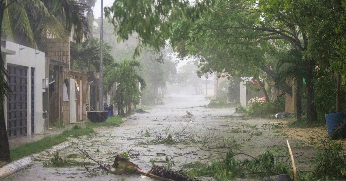 Meteorologists’ Fear Turns to Grim Reality as Record-Smashing Storm Beryl Lumbers Toward Texas