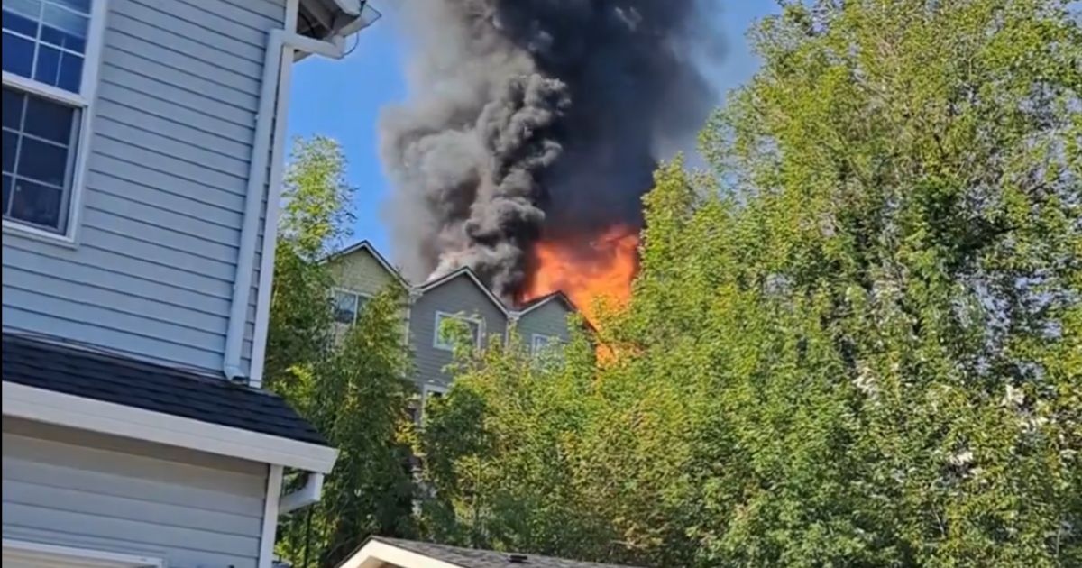 A plane crash in an Oregon neighborhood caused major fires across several homes.