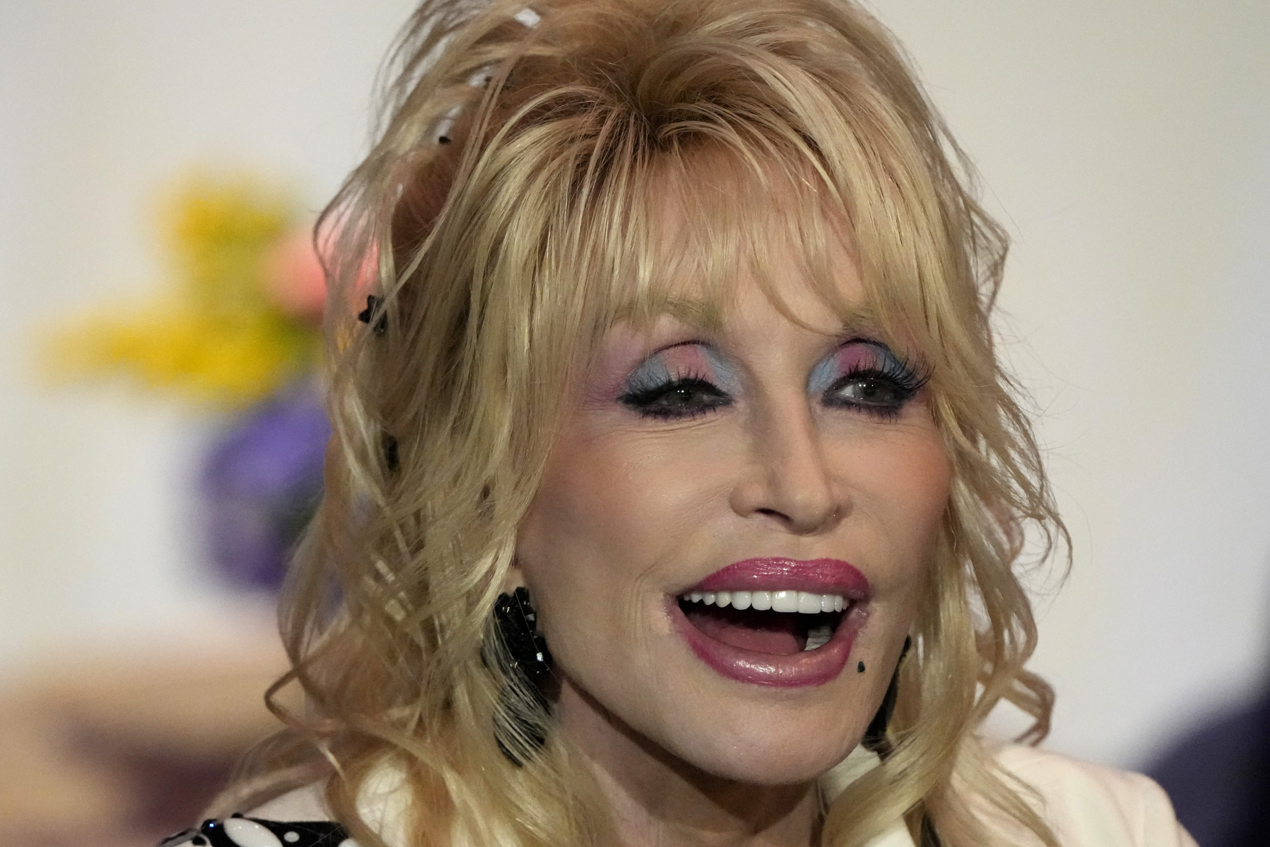 Dolly Parton is Sending Free Books to Children