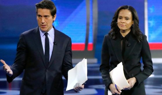 David Muir, left, and Linsey Davis, right, address members of the audience in Manchester, New Hampshire, on Feb. 7, 2020.