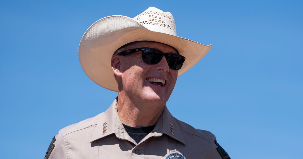 Sheriff Gives Kamala Harris a Rough Welcome as She Arrives in Embattled Border State Arizona