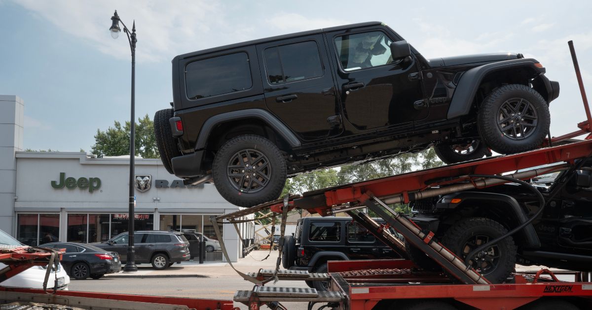 Reports Claim Jeep SUVs Bursting Into Flame Even When Turned Off, Investigation Launched