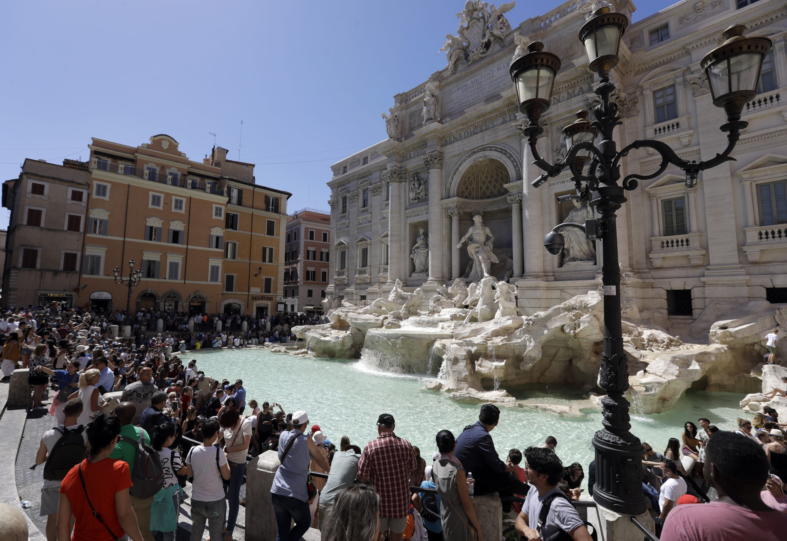 Rome Considers Imposing Fee for Major Tourist Attraction