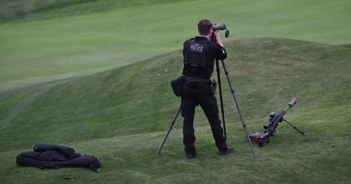 A US Secret Service agent mans his post before former US President and Republican presidential candidate Donald Trump speaks at press conference at Trump National Golf Club Los Angeles in Rancho Palos Verdes, California, on September 13, 2024.