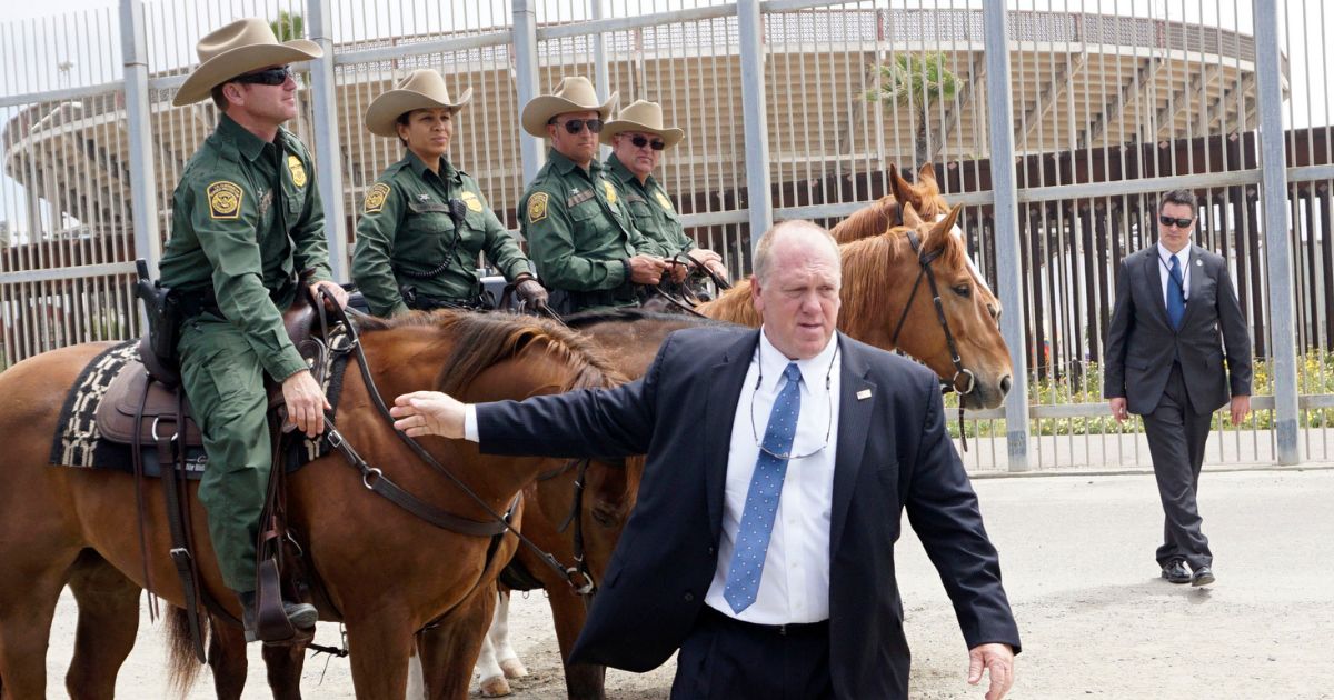 Thousands of Retired Officers, Veterans Are Volunteering for Unprecedented Deportation Effort