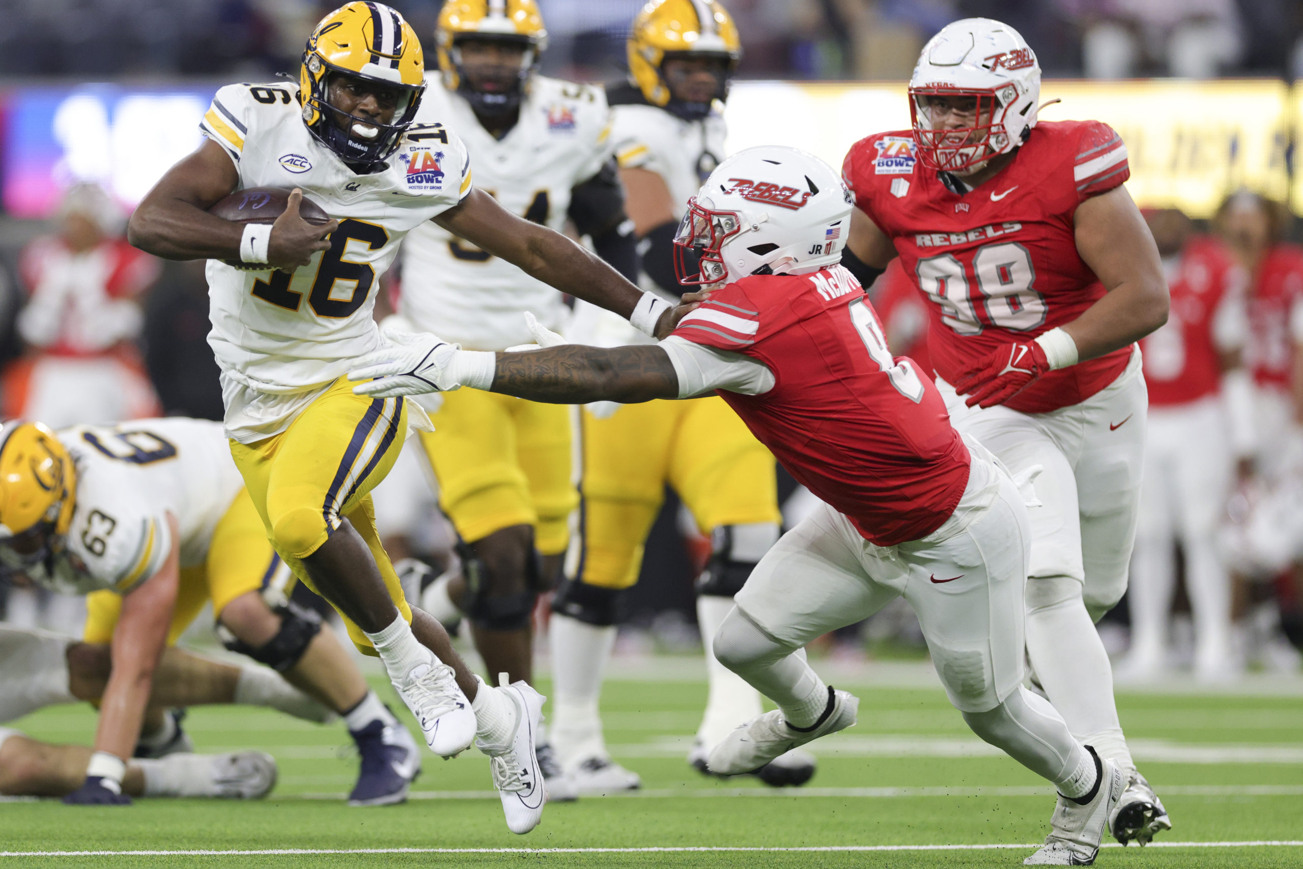 Watch: Wildly Unique Fake Punt Helps UNLV Win LA Bowl