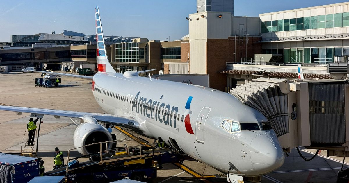 Travel Nightmare: Customers Irate as American Airlines Grounds All Flights on Christmas Eve