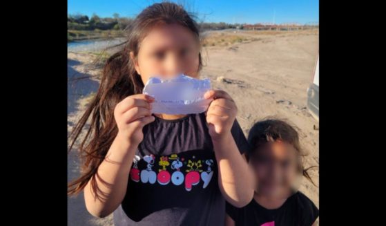 On Saturday, two young girls were discovered at the U.S.-Mexico border in Eagle Pass, Texas, holding a note with only an address and phone number.