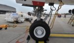 Partial view of the wheels of Singapore Airlines A380 which landed at Roissy Charles de Gaulle airport near Paris early on June 12, 2009.