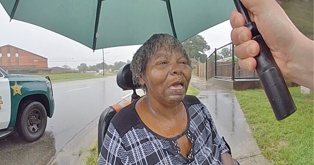 Bus Passes Special Needs Woman Stranded in the Rain, Deputy Rolls By and Doesn’t Hesitate to Act