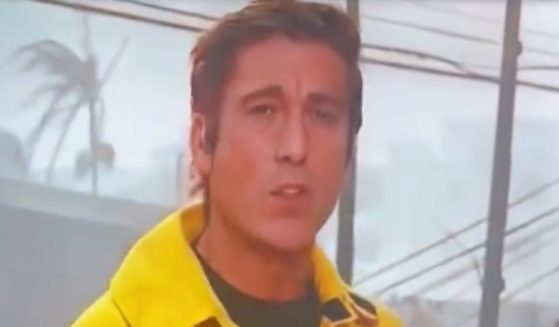 ABC News anchor David Muir is facing criticism from social media users and his coworkers after he was caught using clothespins to tailor his outfit while reporting on the fires burning through Los Angeles, California.