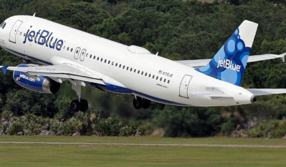 A JetBlue Airways Airbus A320-232 takes off from the Tampa International Airport in Tampa, Florida, on May 15, 2014.