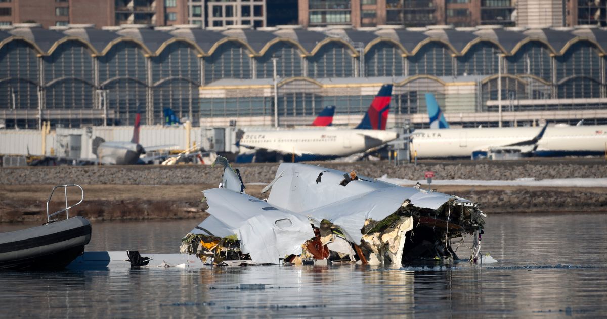 In Final Moment That Doomed DC Flight Was Directed to Change Course for Runway 33