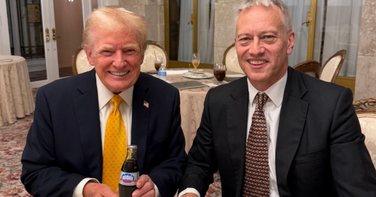 Coca-Cola Reveals Commemorative Inaugural Diet Coke, CEO Gifts Trump the First Bottle