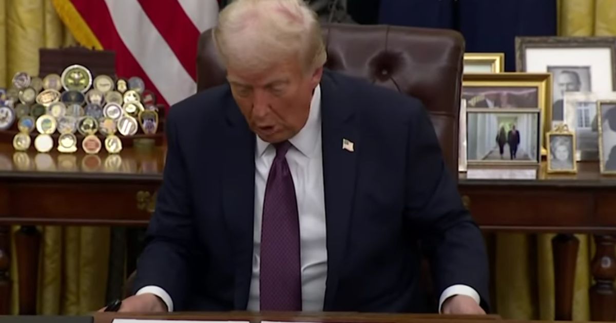 Watch: Trump Discovers Message Biden Left for Him in the Oval Office