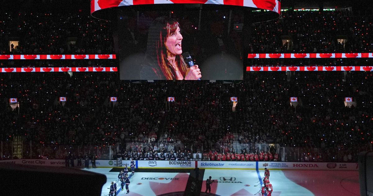 Singer Changes National Anthem Words to Mock Trump, But It Backfires Horribly