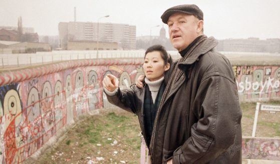 Gene Hackman, right, and Betsy Arakawa, left, take a look over Berlin Wall in Berlin, Germany, on March 13, 1989.