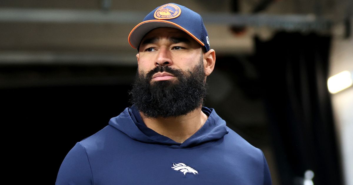 Alarming Details of Broncos Coach’s Alleged Attack on Police Officer – Outrageous Treatment of Law Enforcement