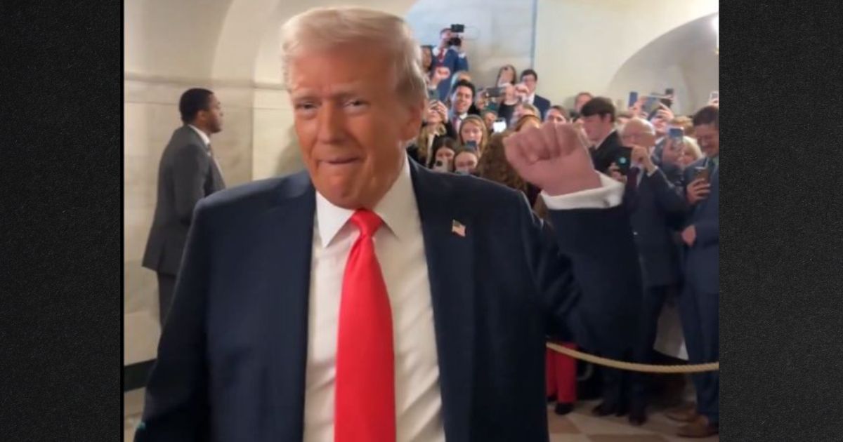 Trump Spots First White House Tour Group of the Season, Has Them Chanting ‘USA’ in Seconds Flat