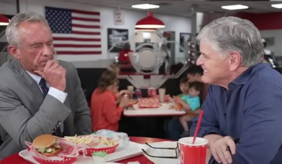 HHS Secretary Robert Kennedy Jr., left, and Fox News host Sean Hannity, right, sat down for an interview at Steak 'n Shake to highlight the restaurant's switch from frying French fries in vegetable oil to frying them in beef tallow.