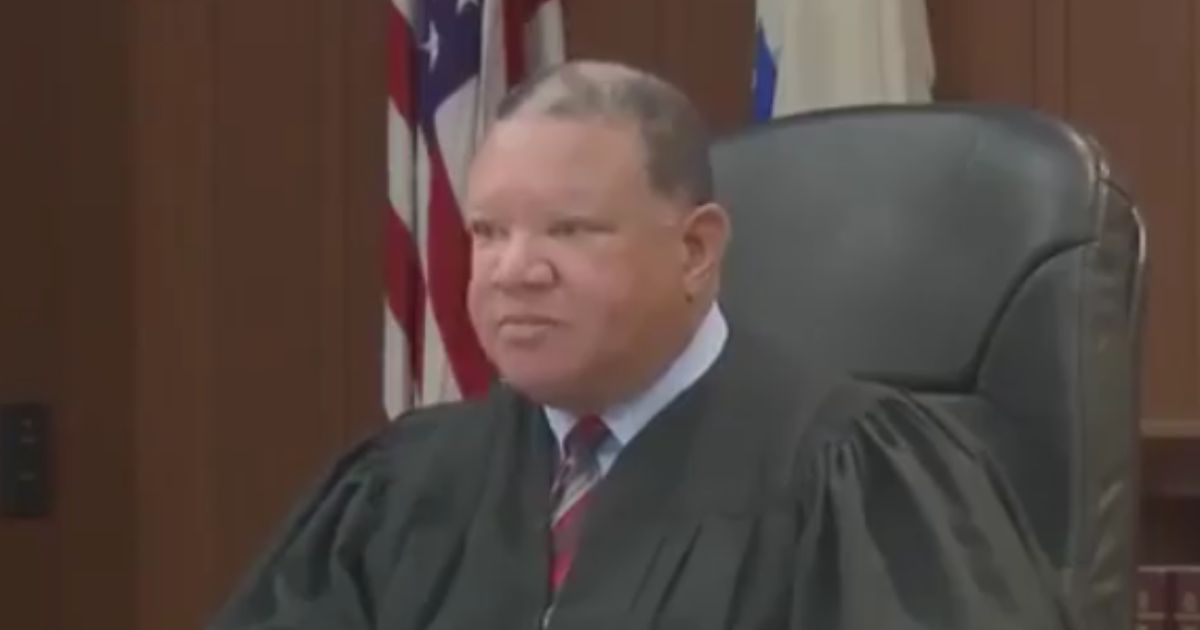 ICE Arrests Man in Middle of His Own Trial, Irate Judge Holds ICE Agent in Contempt of Court