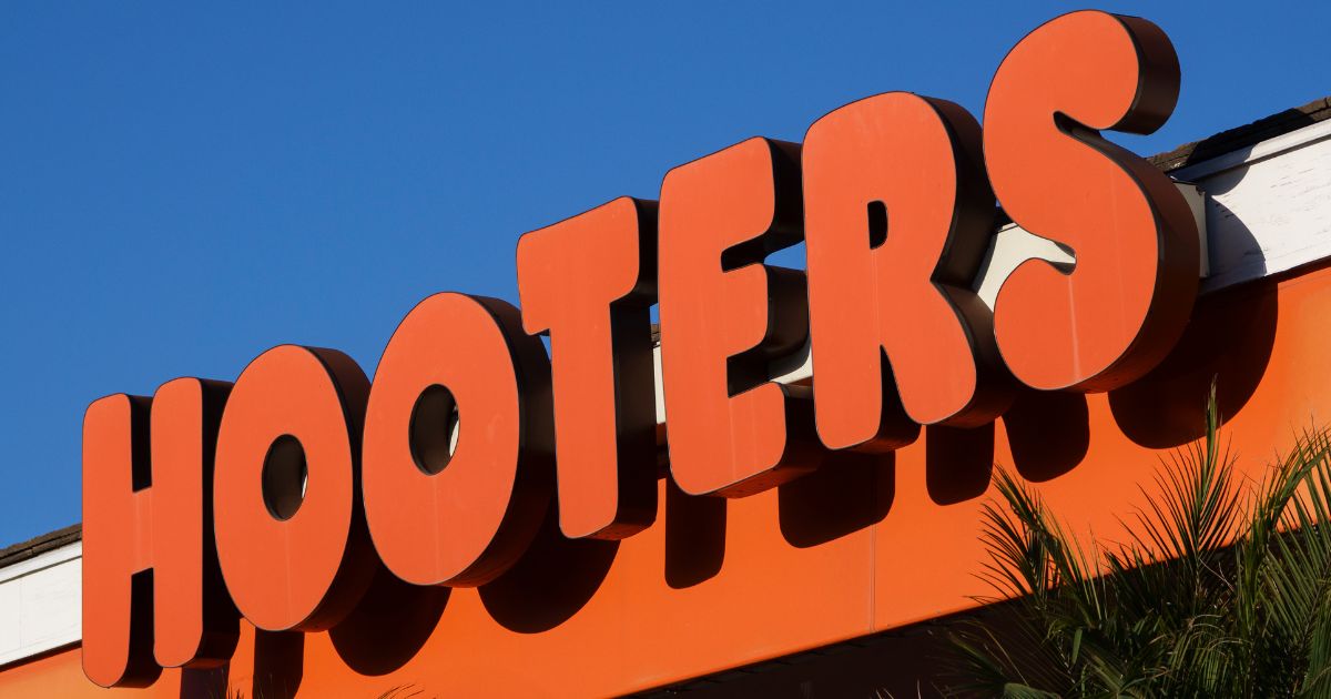 ‘Family-Friendly’ Restaurant Based on Sex, Hooters, Hit by Devastating Financial Development