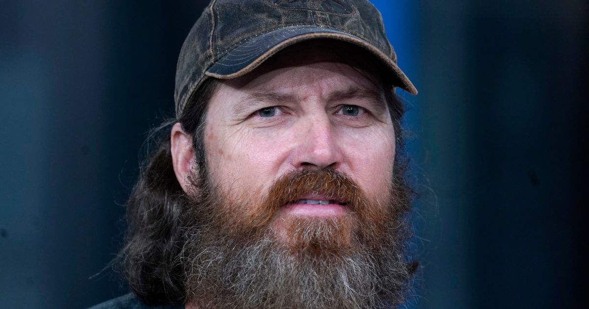 Jase Robertson Shares Alarming News About His Dad and Now His Mom Too