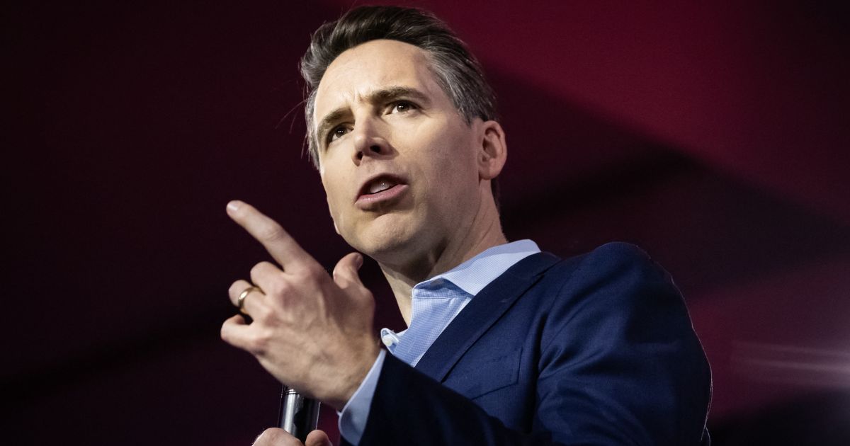 Josh Hawley Tucked Hilarious Message Into Spelling of Bill That Bans Lawmakers from Trading