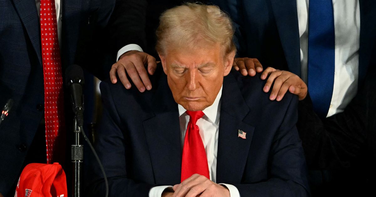 Trump to Host Special Easter Service at White House, Top Preachers to Participate
