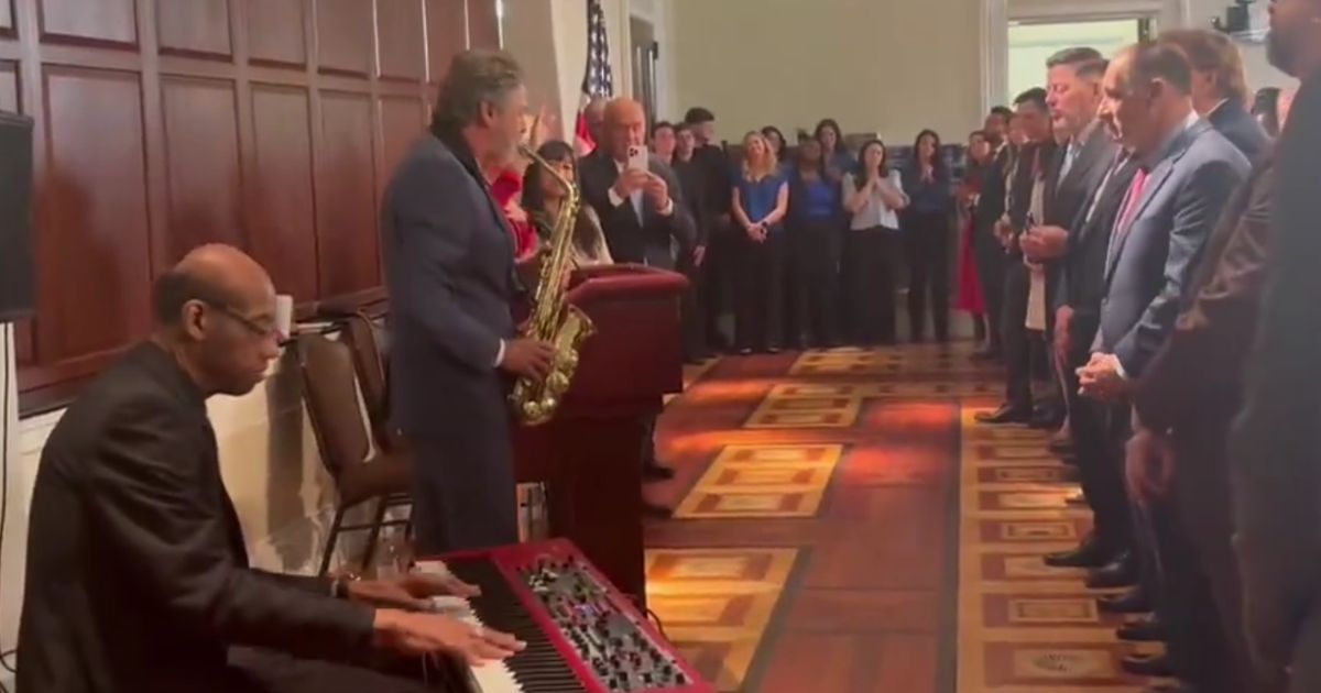 Watch: White House Staff Brought to Their Feet By Stirring Rendition of ‘Amazing Grace’ at Easter Service