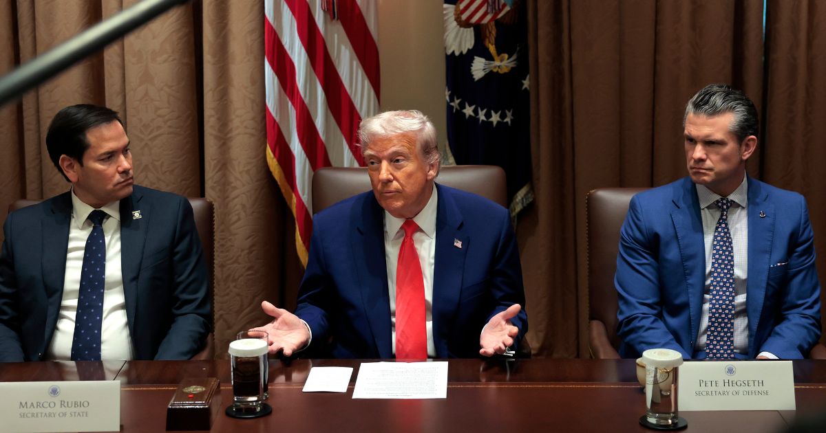 Trump Just Pulled an ‘Impressive’ Cabinet Meeting Move That Never Would Have Happened Under Biden